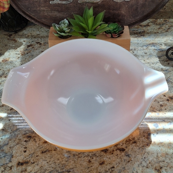 Vintage Pyrex Yellow Daisy Mixing Bowl - Picture 4 of 9